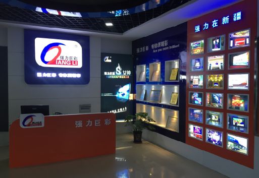 建始整体显示屏店招的作用。